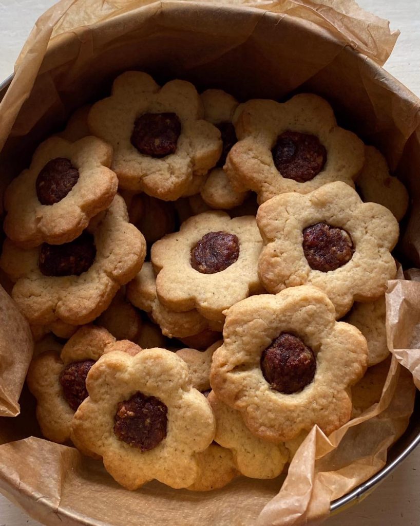 Plaisir de vacances: Cette semaine Émilien et Nanny ont fait des biscuits en for…